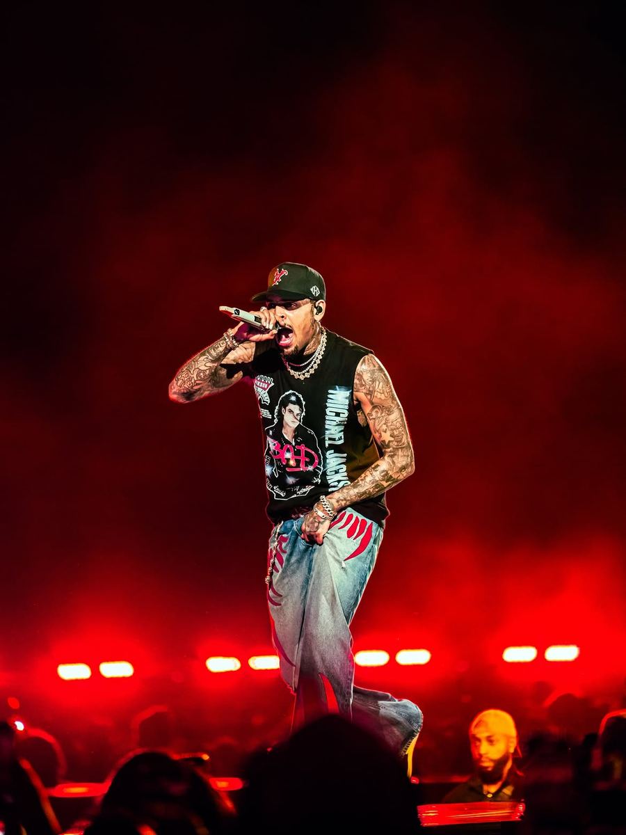 Chris Brown performing in an Againsttheoddz vintage tee